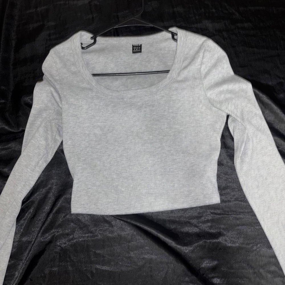 SHEIN Light Gray Long-Sleeve Scoop Neck Cropped Top